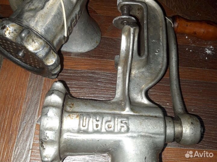 Тарелка разная. Мясорубка урал. Хрусталь