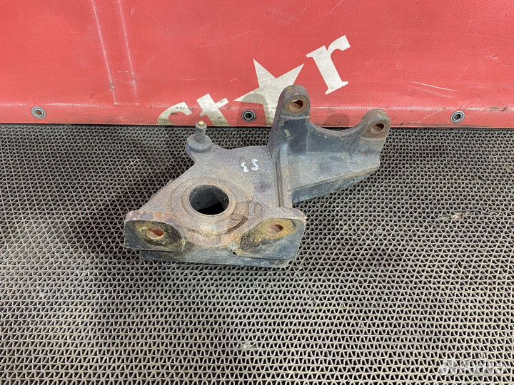 Кронштейн энергоаккумулятора правого