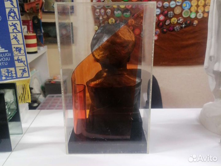 Бюст Ленин в кепке