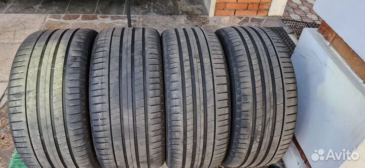 Pirelli P Zero 275/40 R21 и 315/35 R21 111Y