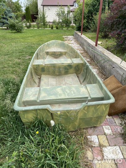 Лодка пластик 4 метра с мотором 9,9