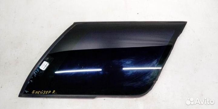 Стекло кузовное глухое правое Chevrolet Blazer 95