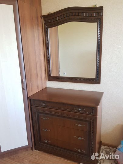 Комод с зеркалом