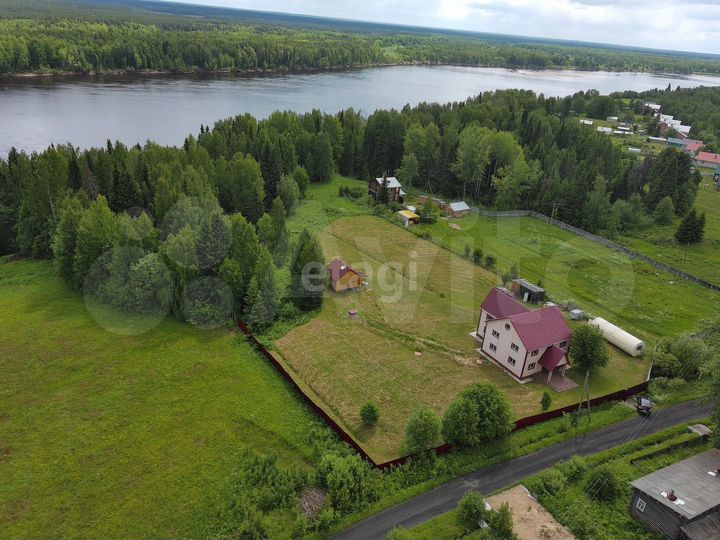 Коттедж 198 м² на участке 40 сот.