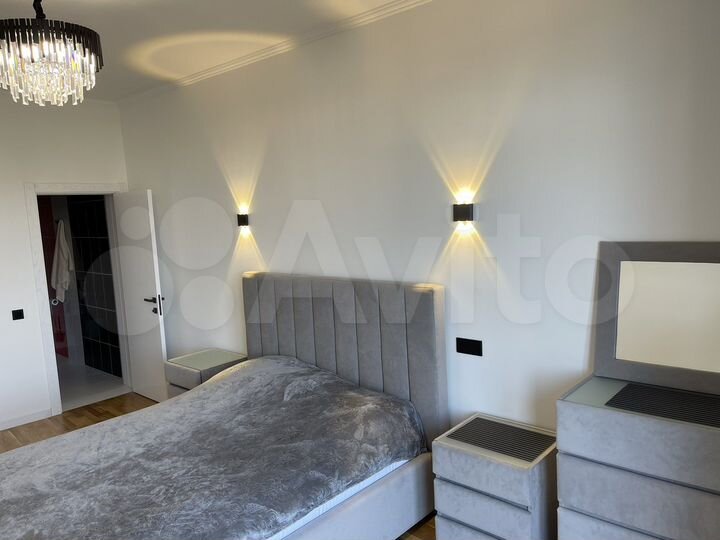 2-к. квартира, 82 м², 8/17 эт.