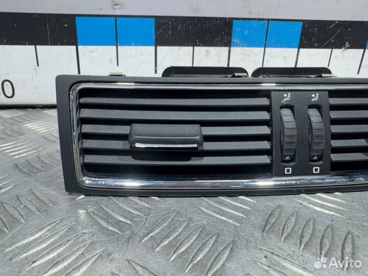 Б/У Дефлектор воздушный центральный#002