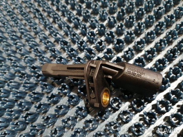 Датчик ABS Volkswagen Passat