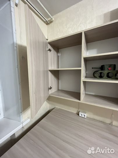 Стол угловой и шкаф