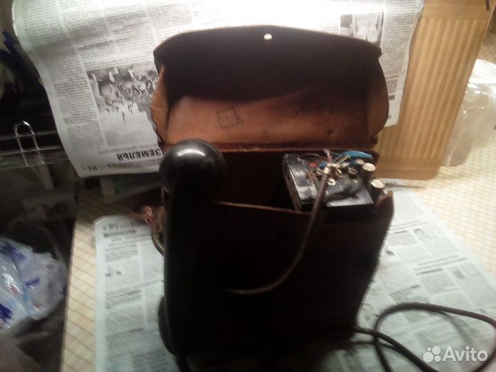 Старые телефонные аппараты времен ВОВ