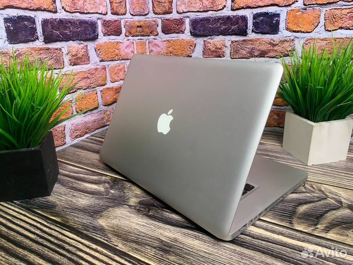 Apple MacBook Pro 15 Core i5/8gb/SSD/256gb