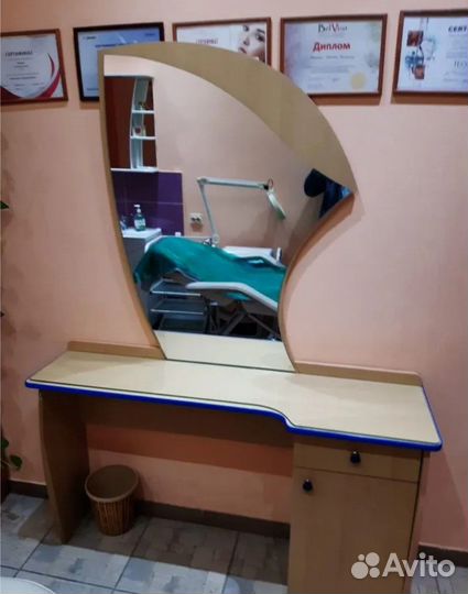 Трюмо с зеркалом