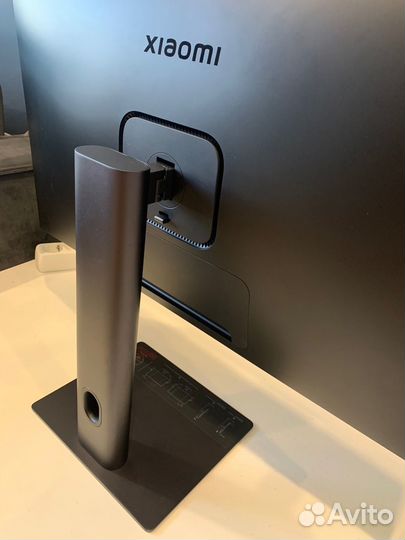 Монитор Xiaomi Mi 4K Monitor 27