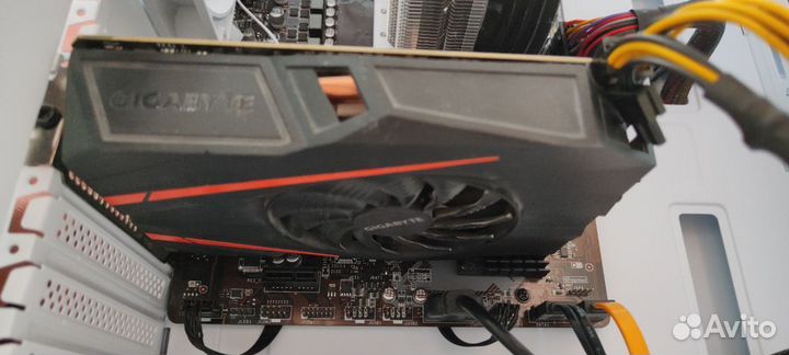 Gigabyte GTX 1060 mini 3Gb топ охлад +даю гарантию