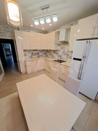 2-к. квартира, 70 м², 8/14 эт.