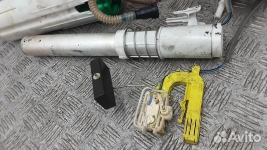 Насос топливный электрический audi A8 D3 (HEA28M70