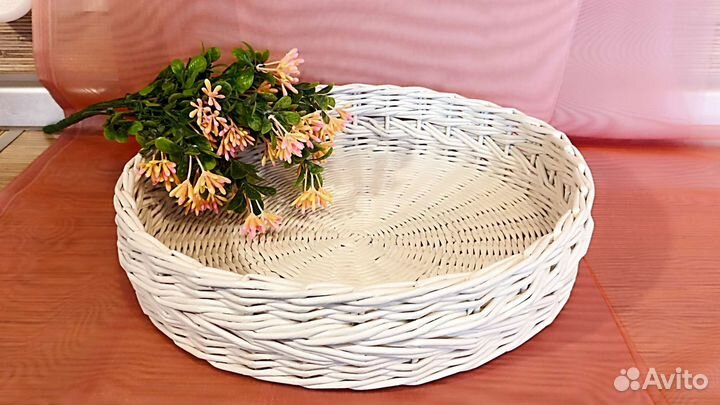Плетёный поднос белый