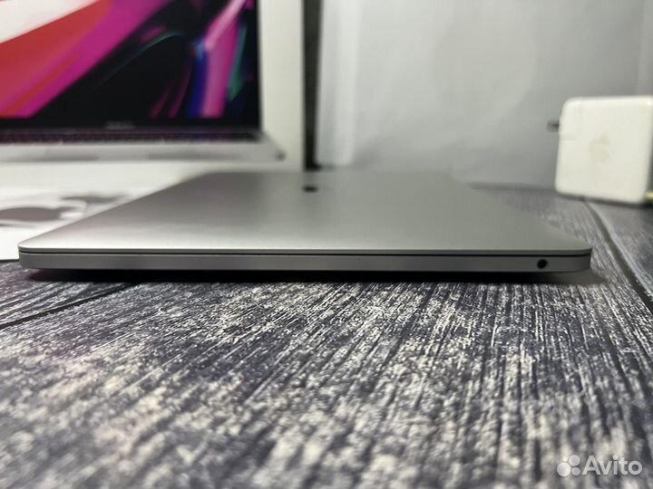 MacBook Pro 13 2022 M2 Гарантия 8/256Gb 250 цикл
