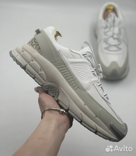 Кроссовки Nike vomero Roam 5