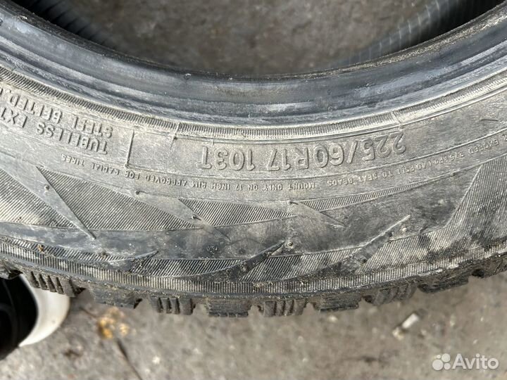 Toyo W8 225/60 R17