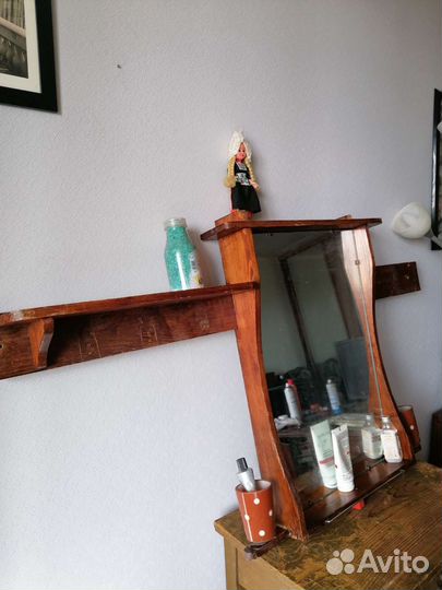 Винтажное зеркало настенное с полочками