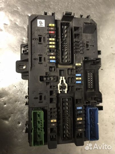 Бок предохранителей задний Opel Astra H Zafira B