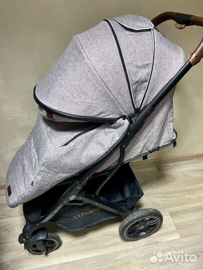 Коляска прогулочная Luxmom