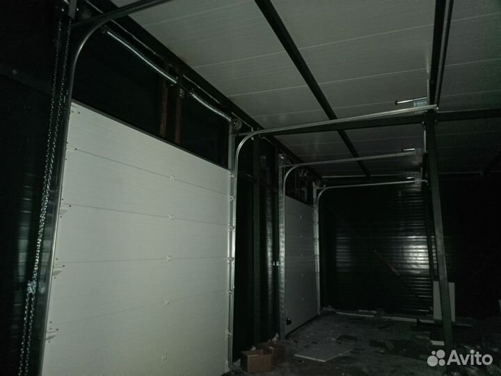 Монтаж секционных ворот