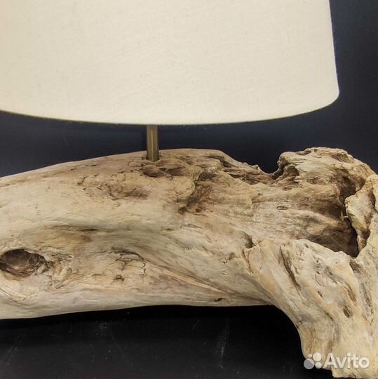 Лампа настольная с абажуром из дерева