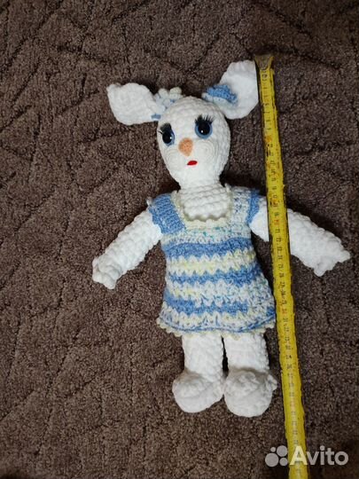 Вязаная игрушка Зайка Девочка