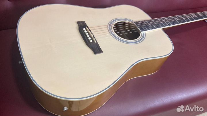 Электроакустическая гитара дредноут