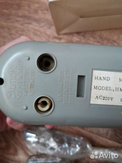 Миксер кухонный с 2 парами насадок (не работает)