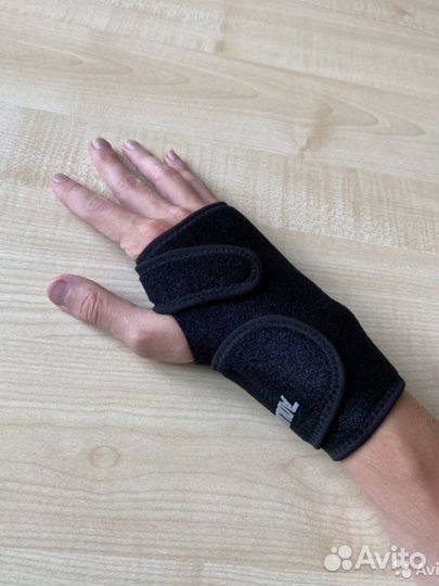 Ортез (бандаж) на лучезапястный сустав на руку