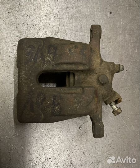 Суппорт тормозной задний левый Range Rover Sport 1