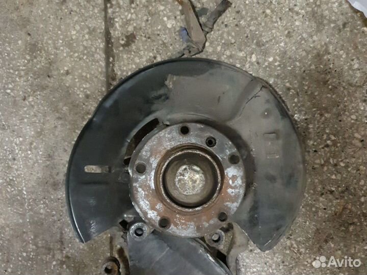 Кулак поворотный передний бмв Е38