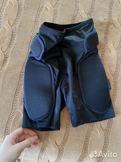 Защитные шорты для фигурного катания,сноуборда