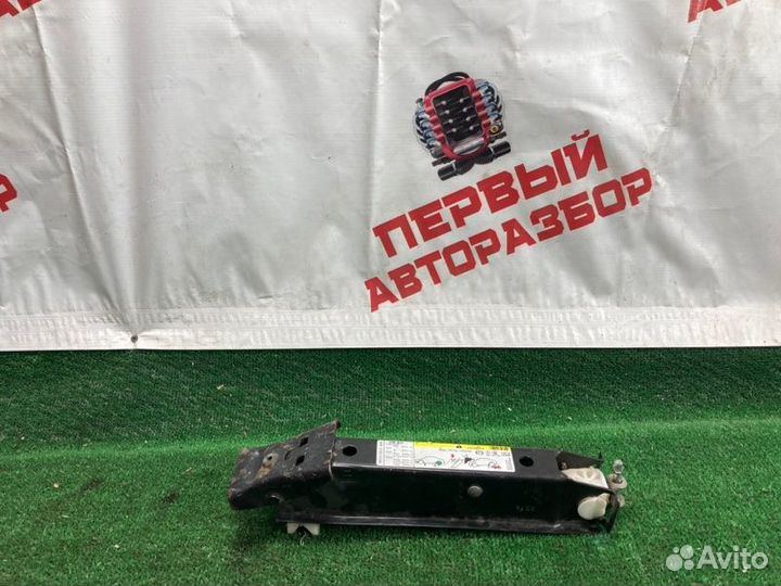 Домкрат Volkswagen Polo