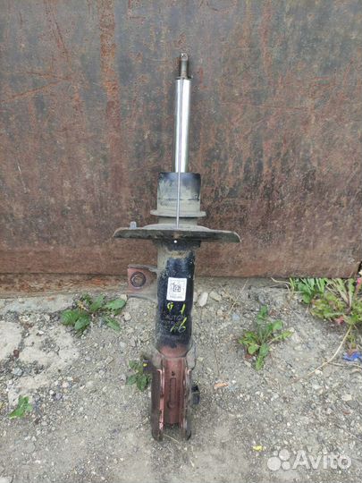 Стойка амортизационная газовая, передняя правая