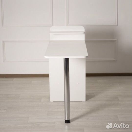 Маникюрный стол складной