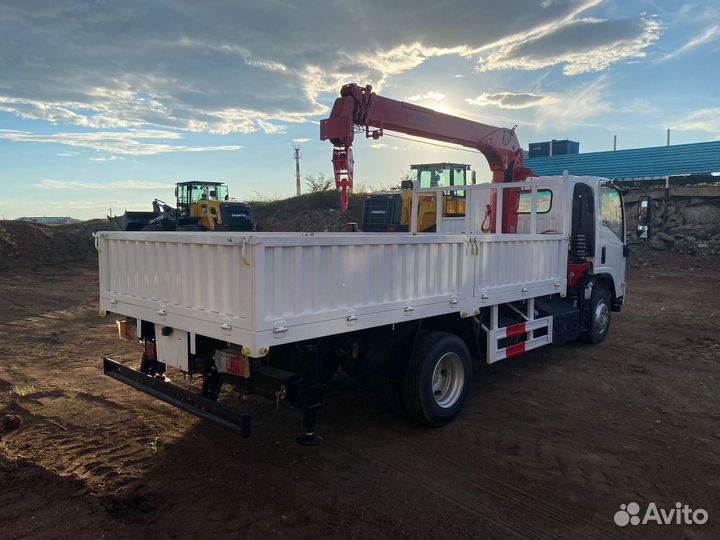 Isuzu Elf с КМУ, 2024