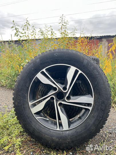 Michelin X-Ice North 4 215/65 R16
