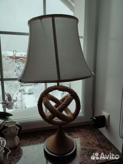 Настольная лампа