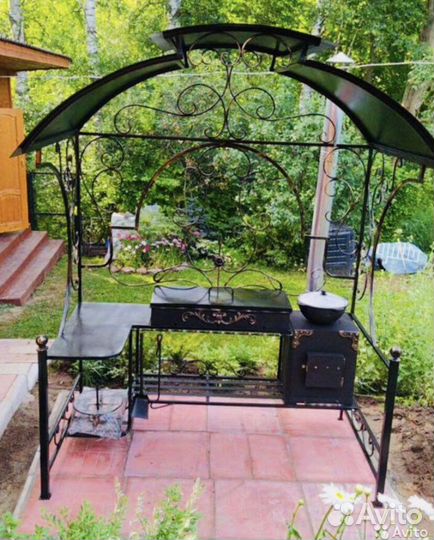 Мангал с крышей