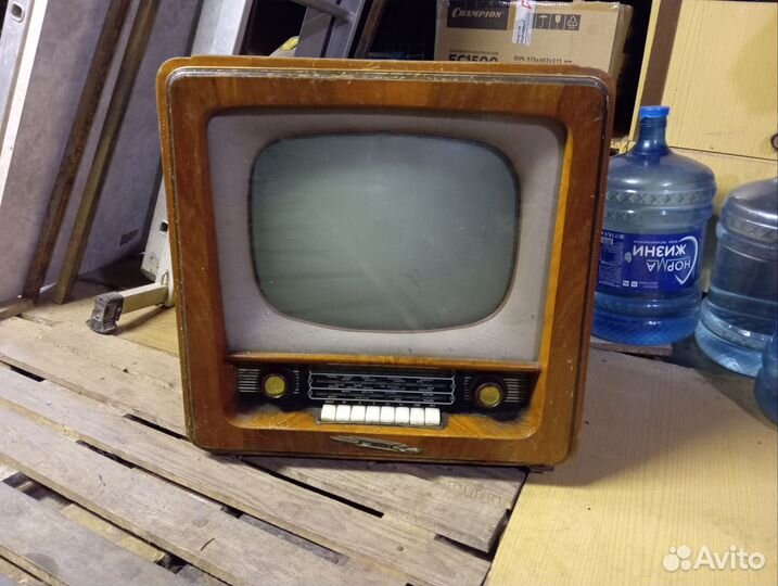 Телевизор-проигрыватель-приемник