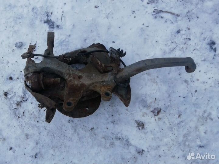 Левый поворотный кулак мерседес Mercedes w202