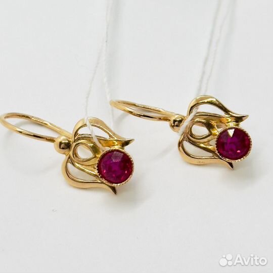 Золотые серьги с камнем
