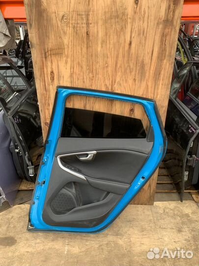 Дверь задняя правая Volvo V40 2 поколение дефект