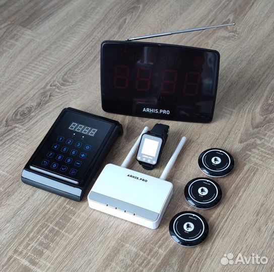 Кнопка вызова официанта в комллекте с часами табло