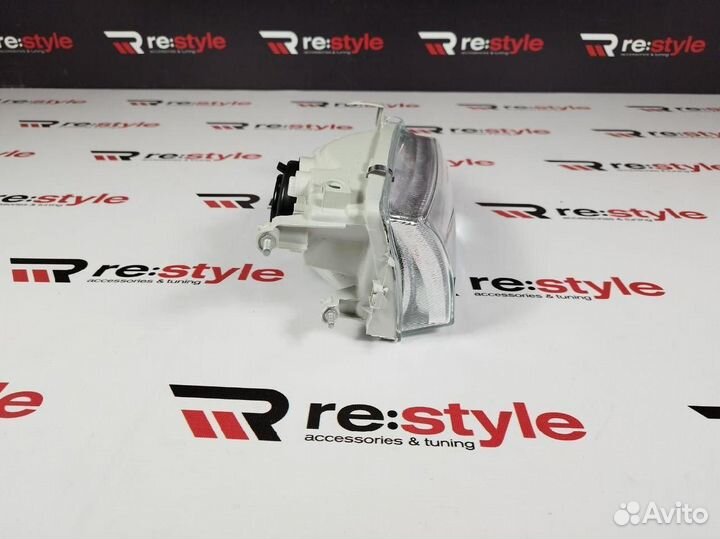 Фара Toyota Corolla Touring Правая Хрусталь