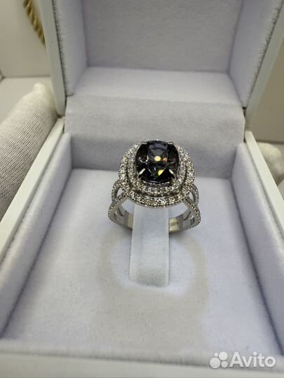 Золотые кольца с камнями