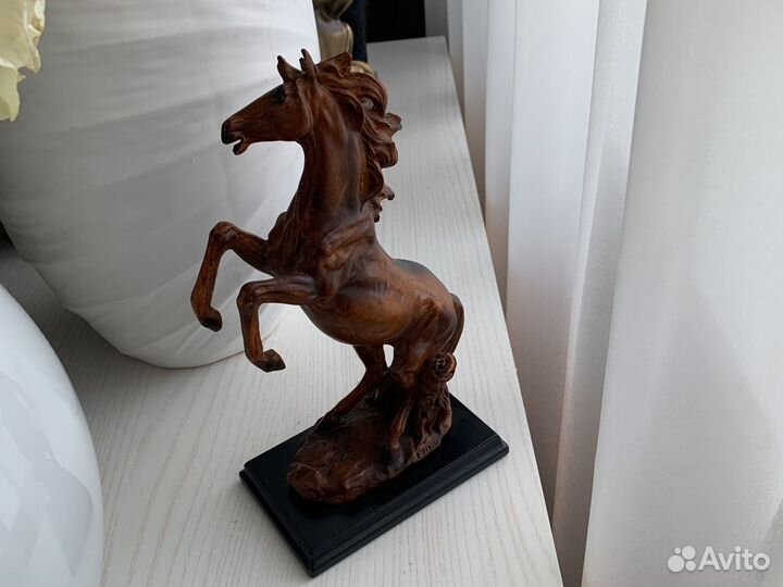 Статуэтки интерьерные